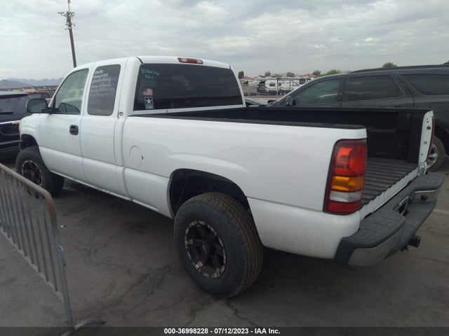 2002 CHEVROLET SILVERADO 1500 LS VIN: 2GCEC19V821248344