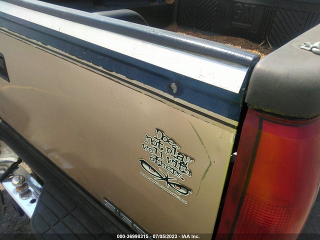 1993 GMC SIERRA K1500 VIN: 2GTEK19K2P1549563
