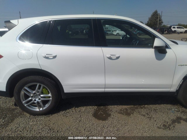 2015 Porsche Cayenne, VIN: WP1AE2A23FLA51502