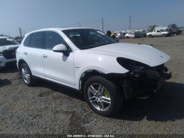 2015 Porsche Cayenne, VIN: WP1AE2A23FLA51502