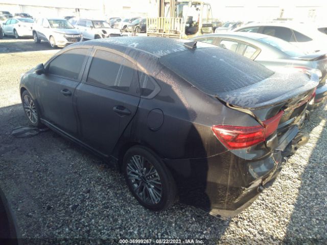 3KPF54AD2NE489021 KIA Forte Gt-line