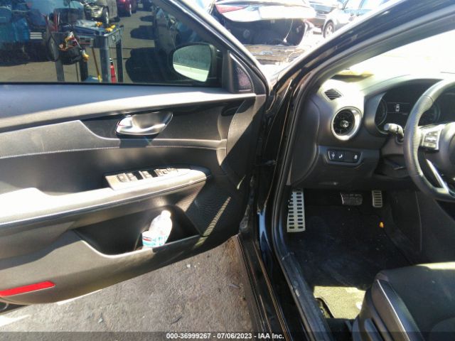 3KPF54AD2NE489021 KIA Forte Gt-line