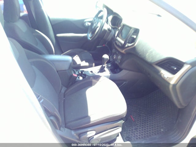 1C4PJMCS8GW114819 Jeep Cherokee Latitude