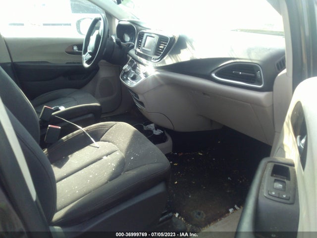 2C4RC1DGXHR633845 Chrysler Pacifica Touring