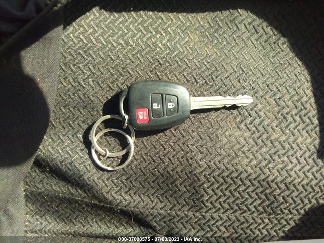 Toyota Rav4 Xle 2017 JTMWFREV7HJ103908 Image 3