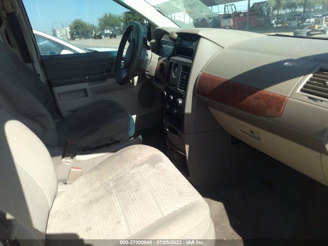 2008 CHRYSLER TOWN & COUNTRY LX VIN: 2A8HR44H68R727220