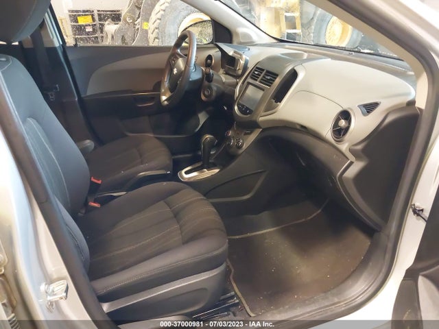 Chevrolet SONIC LT 2015 1G1JC5SH4F4174305 Image 5