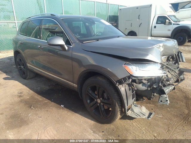 2017 Volkswagen Touareg, VIN: WVGRF7BP6HD004174