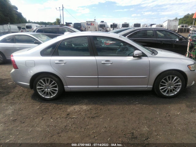 2009 VOLVO S40 2.4L VIN: YV1MS390392448728