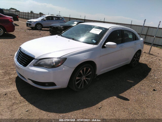 Chrysler 200 Touring 2014 1C3CCBBB6EN175625 Image 2