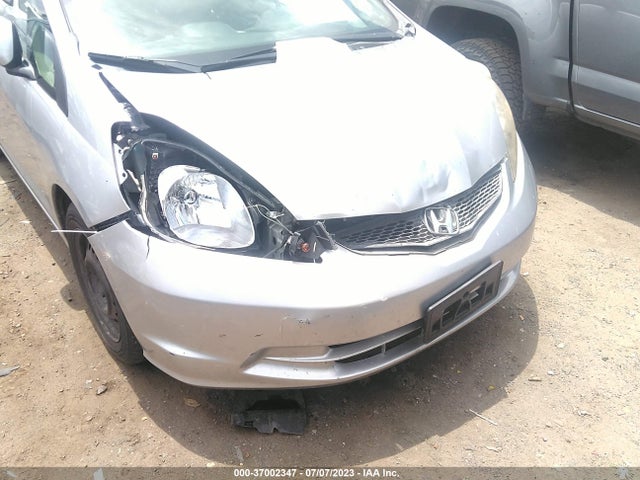 2013 HONDA FIT VIN: JHMGE8H3XDC033104