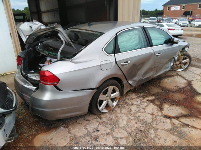 2012 VOLKSWAGEN PASSAT SE W/SUNROOF VIN: 1VWBP7A38CC032135