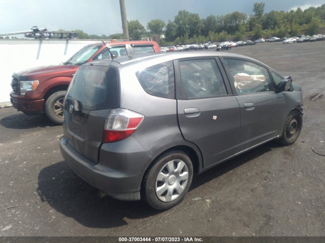 2013 HONDA FIT VIN: JHMGE8H37DC080249