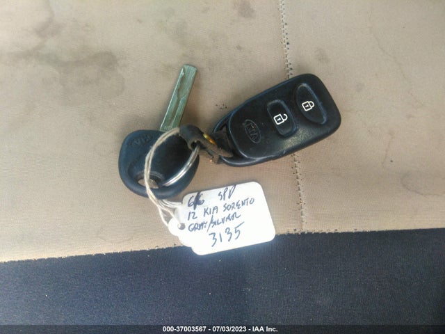 2012 KIA SORENTO LX VIN: 5XYKT3A61CG293135