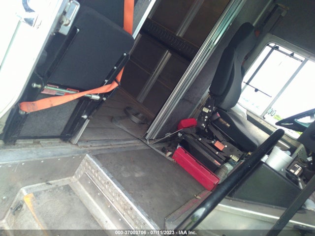 2014 Freightliner MT 45G FRONT GASOLINE ENGINE WALK IN VAN CHASSIS, VIN: 4UZAC2DV6ECFM9929