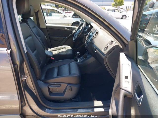 WVGAV3AX5EW542780 Volkswagen TIGUAN SE