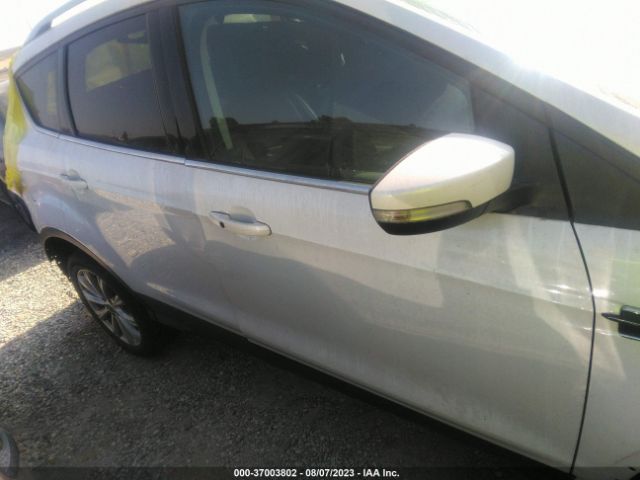 1FMCU0JD6HUE96618 Ford Escape Titanium