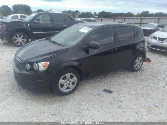 Chevrolet Sonic Ls Auto 2015 1G1JA6SH0F4138722 Image 2