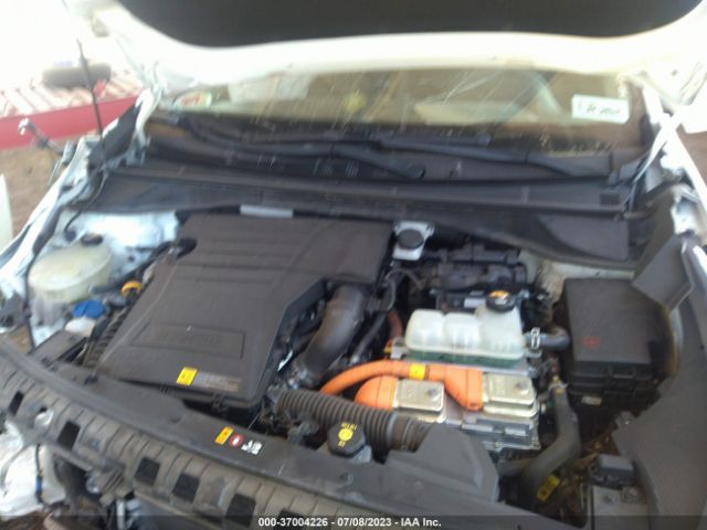 KNDCB3LC2J5204947 KIA NIRO LX