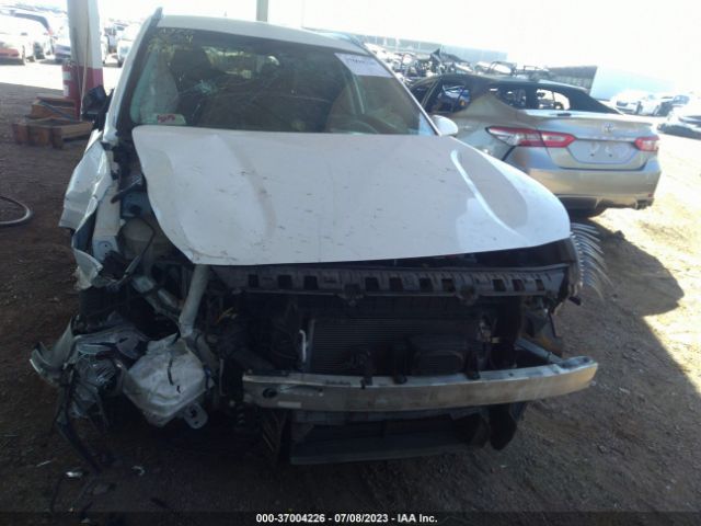 KNDCB3LC2J5204947 KIA NIRO LX