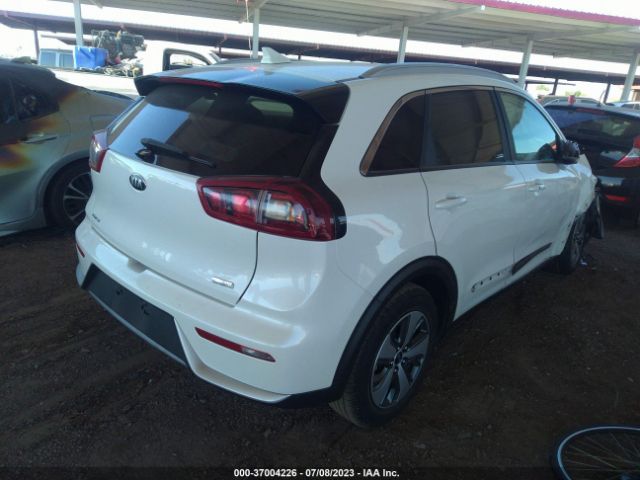 KNDCB3LC2J5204947 KIA NIRO LX