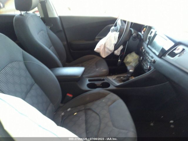 KNDCB3LC2J5204947 KIA NIRO LX
