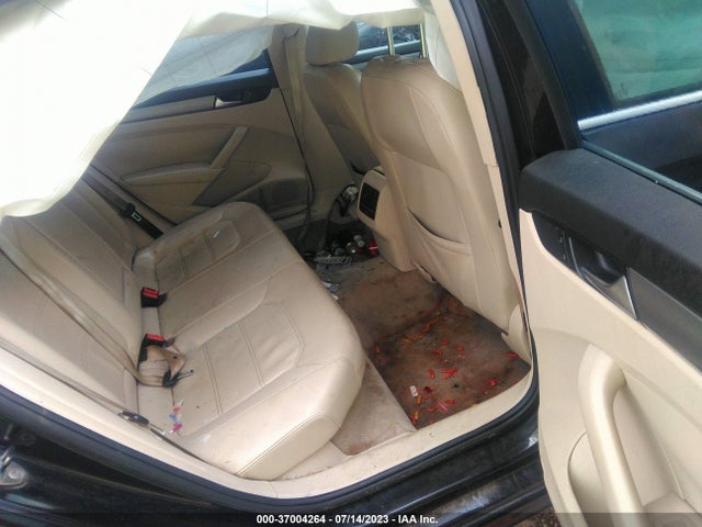 1VWBS7A38EC116697 Volkswagen Passat Se W/sunroof