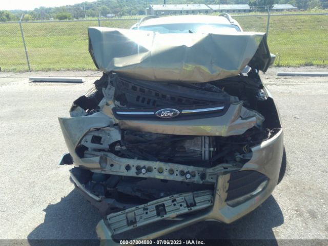1FMCU0GX1EUA28129 Ford ESCAPE SE
