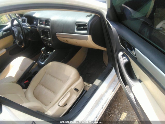 3VWD17AJ3EM372335 Volkswagen Jetta Sedan Se