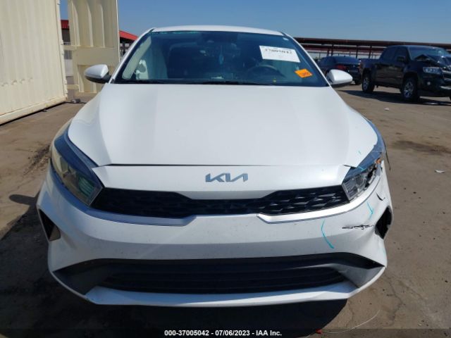 3KPF24AD8NE464097 KIA Forte Lxs