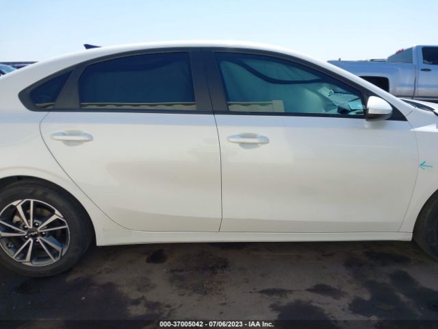 3KPF24AD8NE464097 KIA Forte Lxs