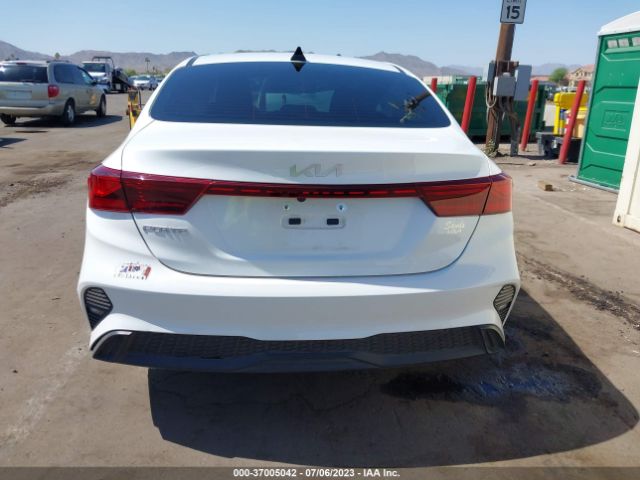 3KPF24AD8NE464097 KIA Forte Lxs