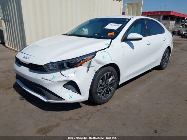 3KPF24AD8NE464097 KIA Forte Lxs