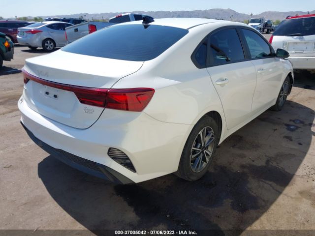 3KPF24AD8NE464097 KIA Forte Lxs