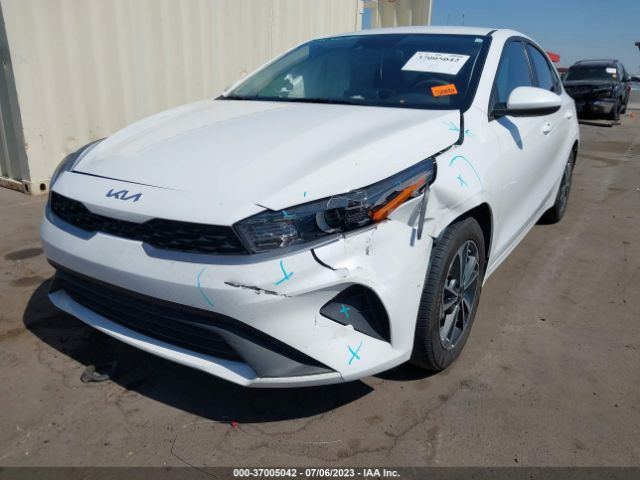 3KPF24AD8NE464097 KIA Forte Lxs