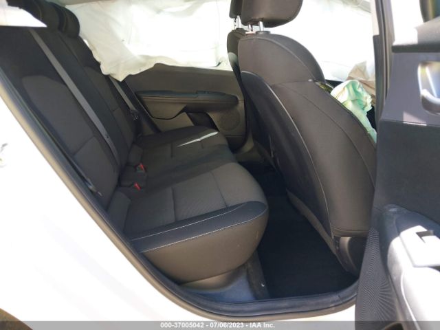 3KPF24AD8NE464097 KIA Forte Lxs