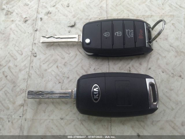 KNDJN2A26J7598301 KIA Soul Base