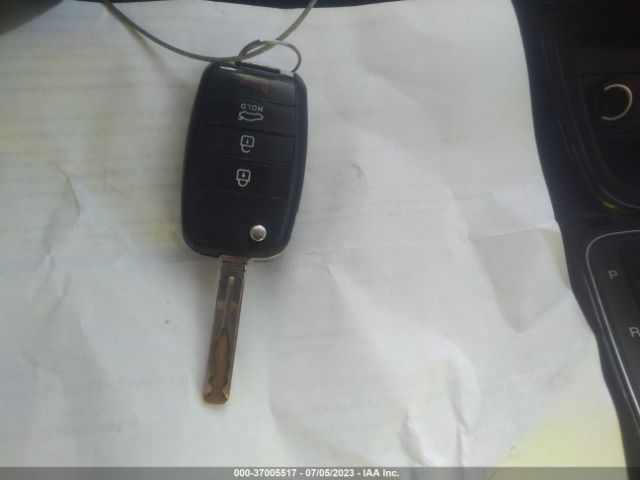 5XYKT3A63EG440221 KIA SORENTO LX