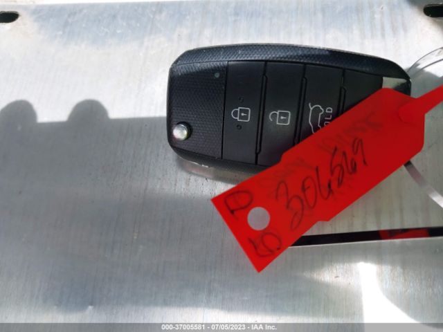 KNDJN2A26K7689215 KIA Soul Base