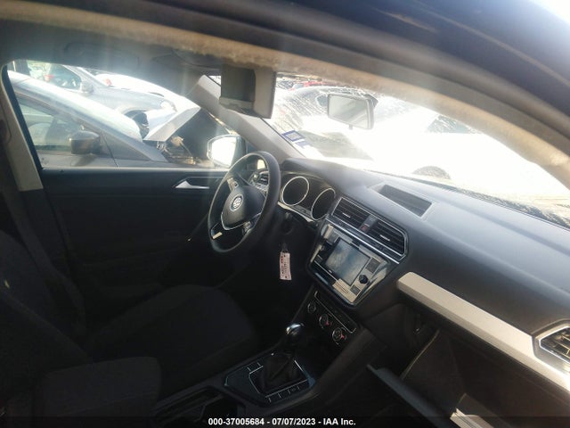 3VV1B7AX6JM028615 Volkswagen TIGUAN S
