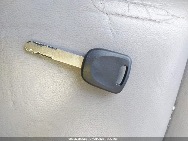 2011 HONDA ACCORD SDN EX-L VIN: 1HGCP2F89BA000501
