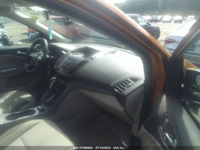1FMCU9GX1GUA42099 Ford ESCAPE SE