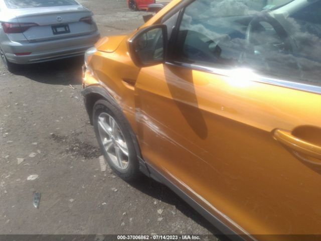 1FMCU9GX1GUA42099 Ford ESCAPE SE