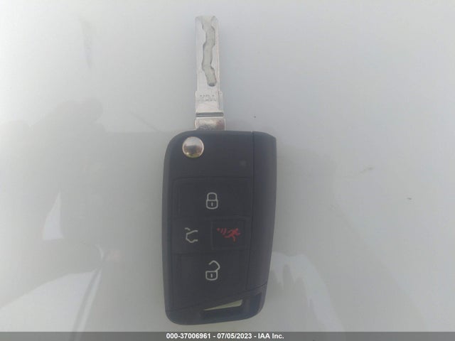 3VW217AUXHM067873 Volkswagen GOLF S