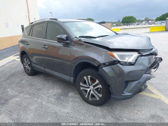 Toyota RAV4 LE 2018 2T3ZFREV8JW478565 Image 1