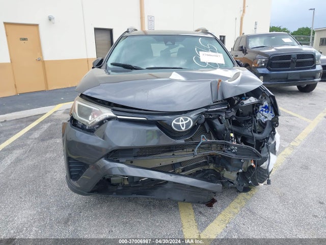 Toyota RAV4 LE 2018 2T3ZFREV8JW478565 Image 12