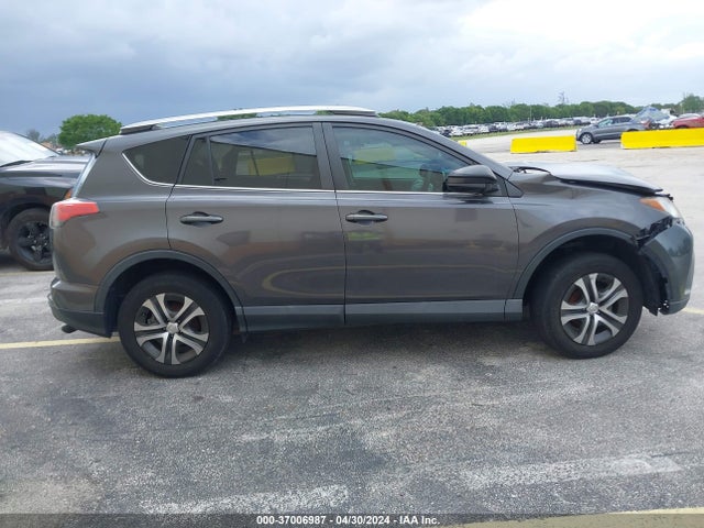 Toyota RAV4 LE 2018 2T3ZFREV8JW478565 Image 13