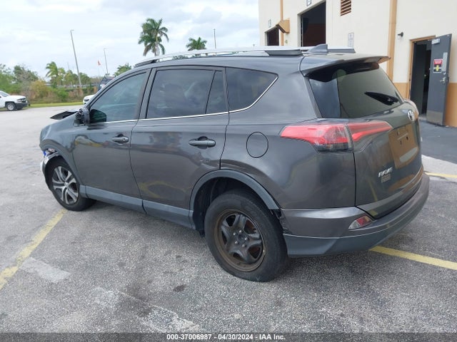 Toyota RAV4 LE 2018 2T3ZFREV8JW478565 Image 3