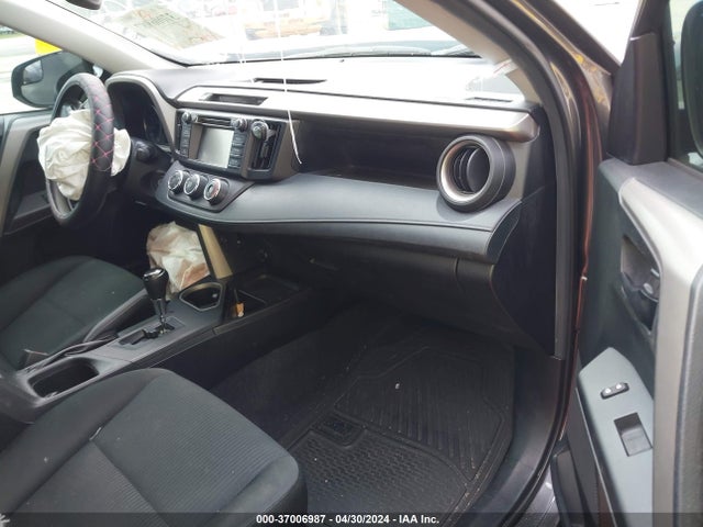 Toyota RAV4 LE 2018 2T3ZFREV8JW478565 Image 5