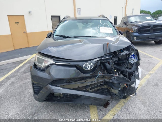 Toyota RAV4 LE 2018 2T3ZFREV8JW478565 Image 6